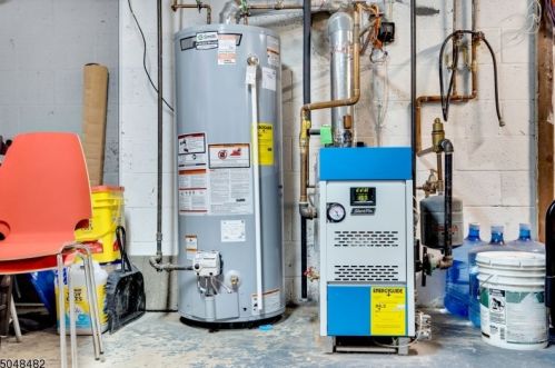 2 Ctr St, Kinnelon NJ 07405-1331 exterior