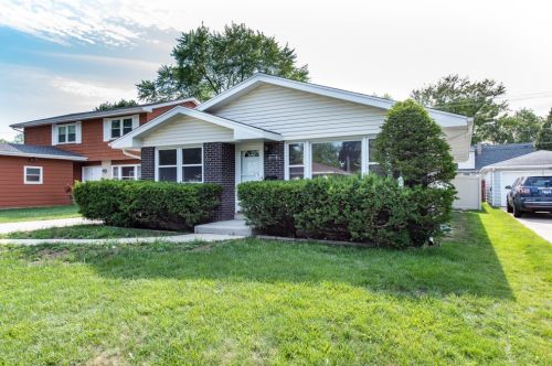2018 Jackson St, Waukegan, IL 60087-4940