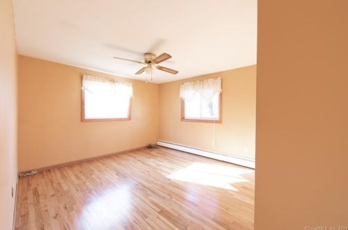 33 Tabor Rd, Enfield CT 06082-2056 exterior