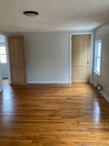 83 Burnham St, Hartford CT 06108-1005 exterior