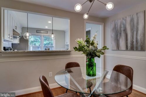 1560 Bruton Ct, Mc Lean VA 22101-4301 exterior