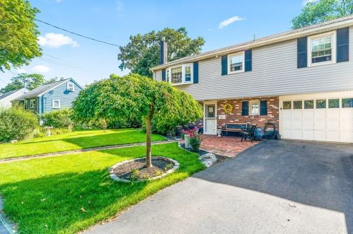 16 Krochmal Rd, Peabody, MA 01960-5114