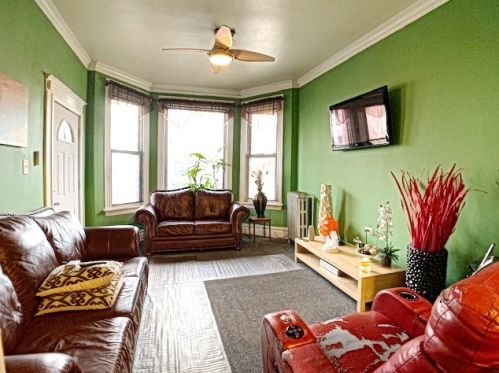 1938 Richmond St, Chicago, IL 60647-3937