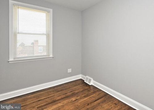 8721 Jackson St, Philadelphia PA 19145-2427 exterior