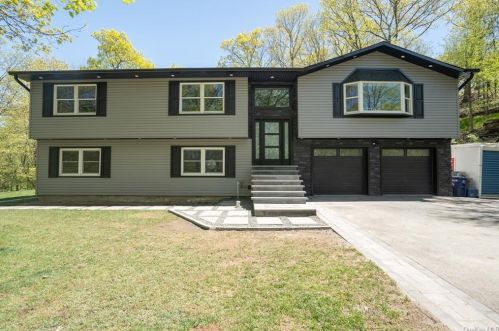 451 Storms Rd, Valley Cottage NY 10989-1215 exterior