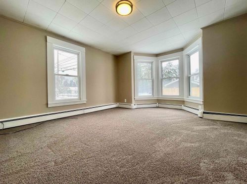 48 Pembroke Rd, Concord NH  03301-5642 exterior