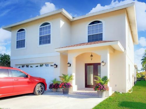 834 105 Ave, Naples FL 34108-1844 exterior