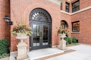 400 Deming Pl, Chicago, IL 60614-1724