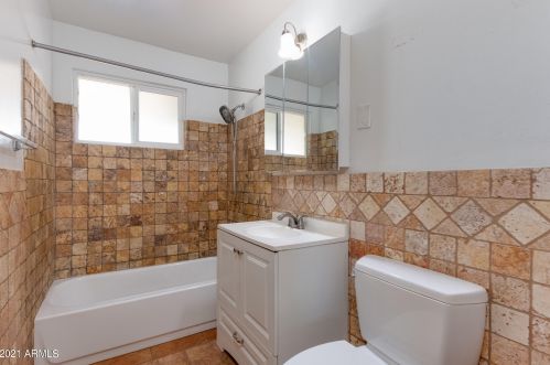 1240 33 St, Phoenix AZ 85018-3314 exterior