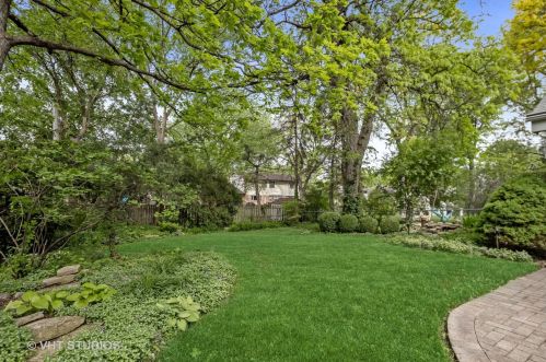 894 Euclid Ave, Elmhurst, IL 60126-4822