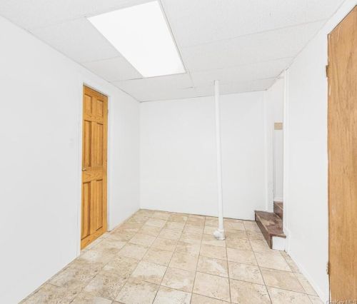 2336 Holland Ave, Bronx NY 10467-8709 exterior