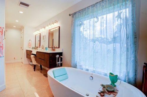 8470 Mizzen Dr, Boynton Beach FL 33472-2721 exterior