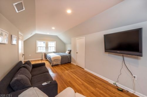 16 Burroughs Way, Maplewood NJ 07040-1410 exterior