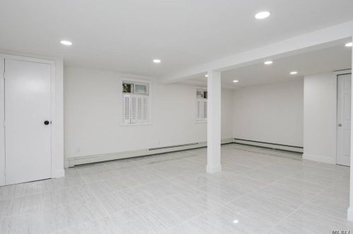 400 Emerson Pl, Valley Stream NY 11580-2805 exterior