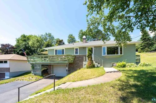 1445 Fern Ave, Duluth MN 55805-1133 exterior