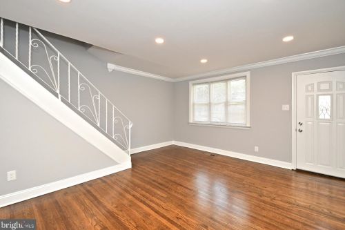 8721 Jackson St, Philadelphia PA 19145-2427 exterior