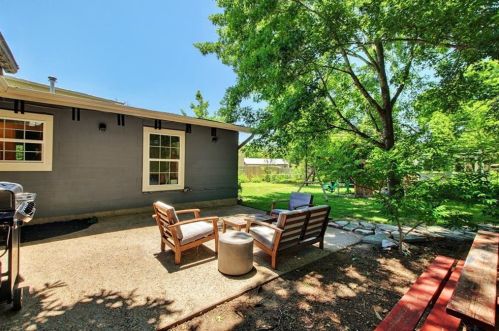 1229 Corona Dr, Austin TX 78723-2511 exterior
