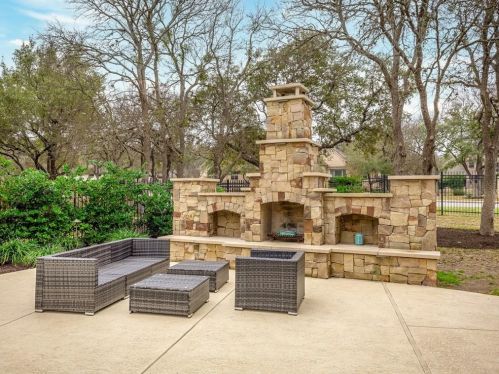 708 Champions Dr, Georgetown TX 78628-1184 exterior