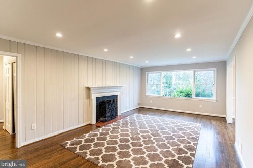 10025 Glenolden Dr, Rockville MD  20854-5006 exterior