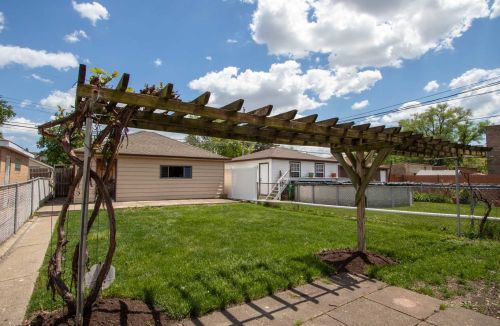 1935 Sayre Ave, Chicago IL 60634-2327 exterior