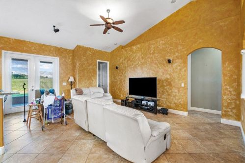 386 Dalton Cir, Fort Pierce FL 34953-5850 exterior