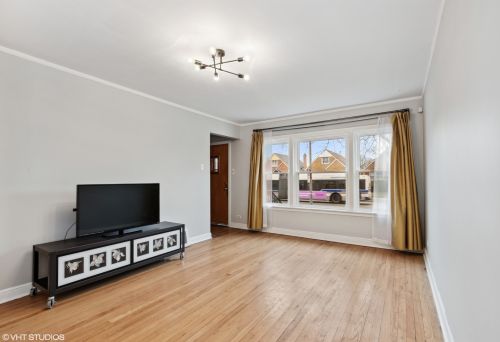 8940 Jeffery Blvd, Chicago, IL 60617-2925