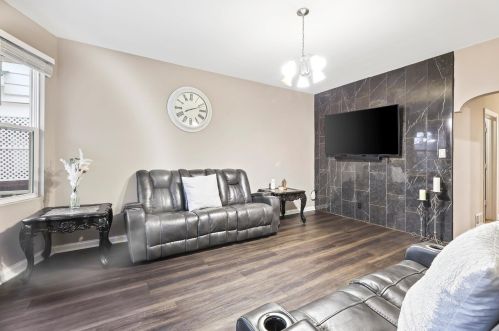 2924 11th St, Milwaukee, WI 53215-3814