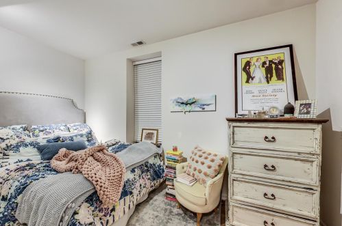 1112 Damen Ave, Chicago IL 60622 exterior