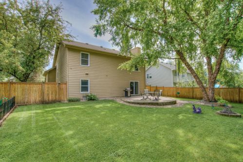1890 Park Rdg Dr, Chaska MN 55318-2810 exterior