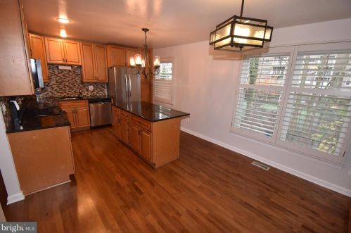 5913 Berkshire Ct, Alexandria VA  22303-1632 exterior