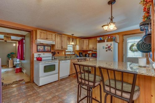 138 Lovejoy Rd, Concord, NH 03307-0905