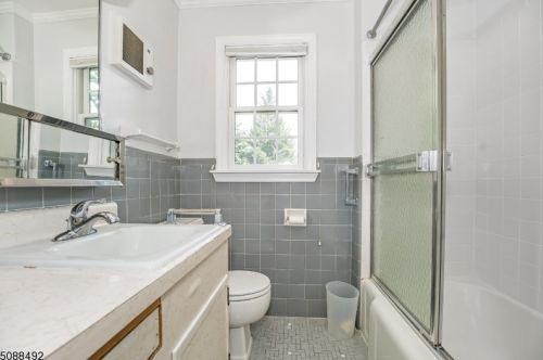 25 Knollwood Rd, Whippany NJ  07981-1820 exterior