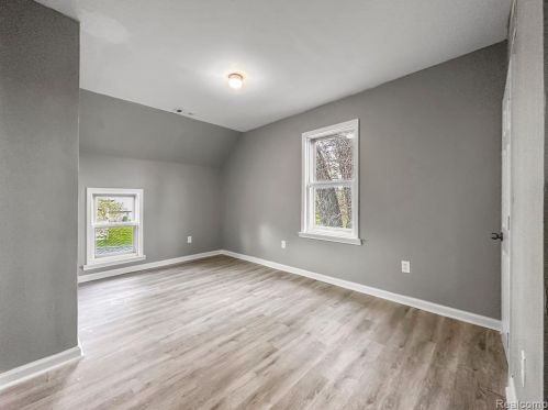 19433 22 Mile Rd, Macomb Township MI 48044-1706 exterior