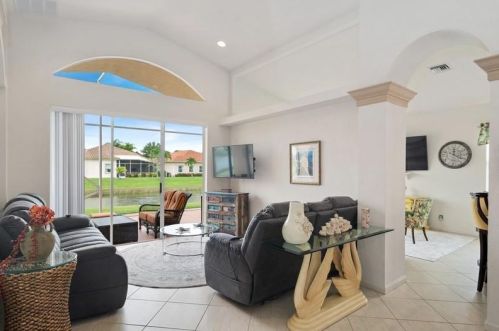 347 Sunview Way, Fort Pierce FL  34986-3599 exterior