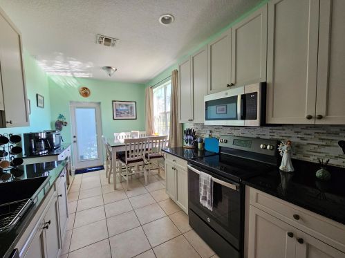 2125 Glen Ridge Dr, Fort Pierce FL  34952-8023 exterior