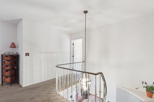 1201 Oakwood Ct, Rochester MI 48307-2539 exterior