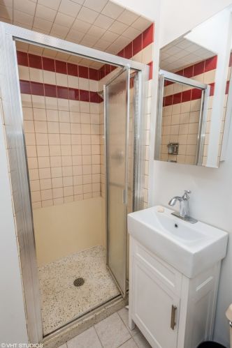 1333 Roscoe St, Chicago IL 60657-6782 exterior