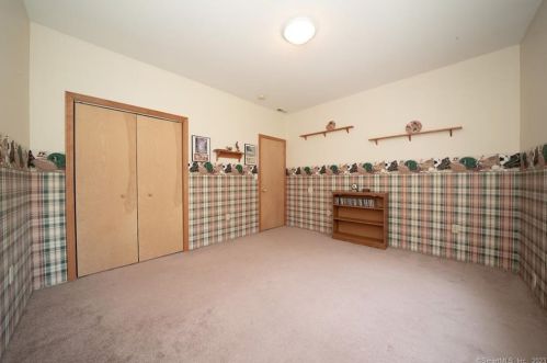 12 Old King St, Enfield CT 06082-5542 exterior