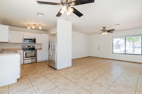 22409 31 Dr, Phoenix AZ 85041-4303 exterior