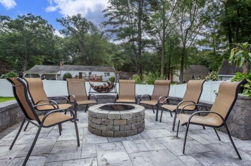 19 Burnham St, Enfield CT 06082-6102 exterior