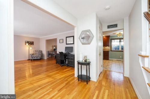 817 Cotswold Rd, Somerdale, NJ 08083-2407