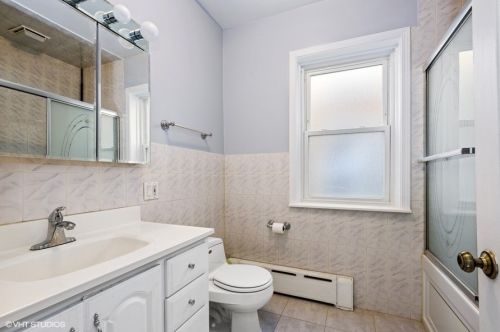 6710 Artesian Ave, Chicago IL 60645-5301 exterior