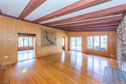 226 Kinnelon Rd, Kinnelon, NJ 07405-2707