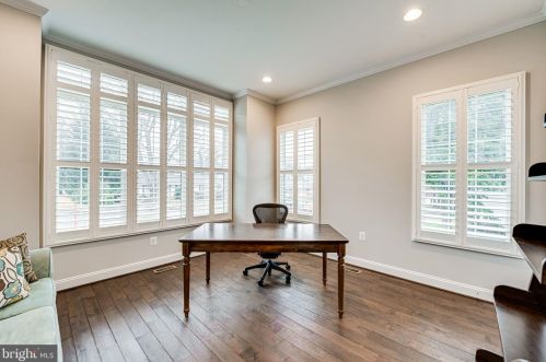 1339 Mayflower Dr, Mc Lean VA 22101-5612 exterior