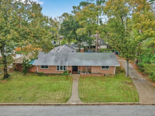 229 Elmwood St, Huntsville TX 77320-3408 exterior