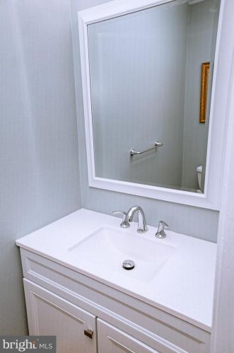 15301 Manor Village Ln, Rockville MD 20853-1820 exterior