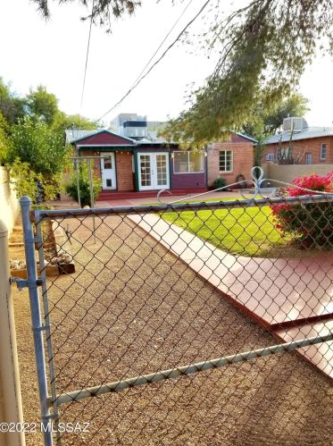 1723 Linden St, Tucson AZ 85705-8935 exterior