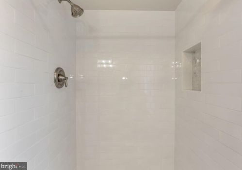 1454 Mclean Mews Ct, Mc Lean VA  22101-3824 exterior