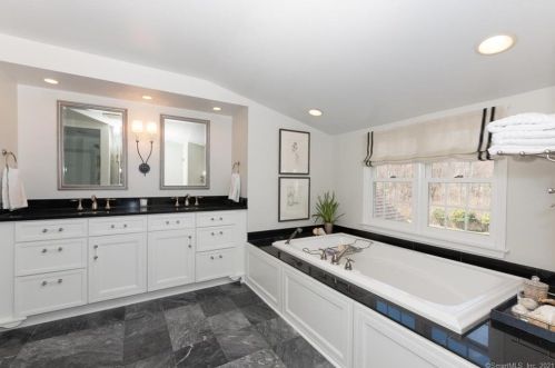 108 Old Belden Hl Rd, Wilton CT 06897-4218 exterior