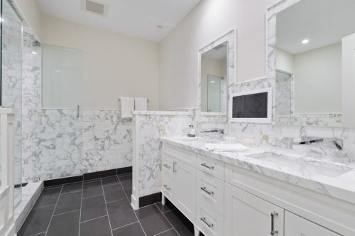 61 Elm St, Chicago IL 60610-2434 exterior